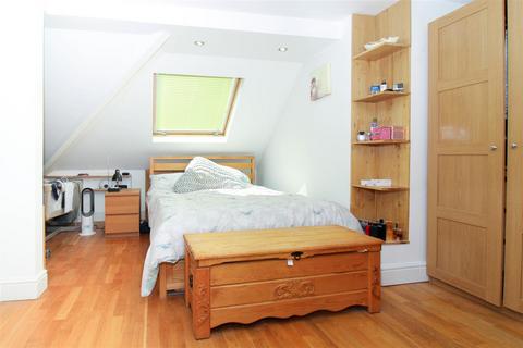 4 bedroom house for sale, Compton Crescent., London