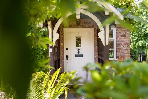 3 bedroom semi-detached house for sale, Avondale, Fishers Green, Utkinton, Tarporley