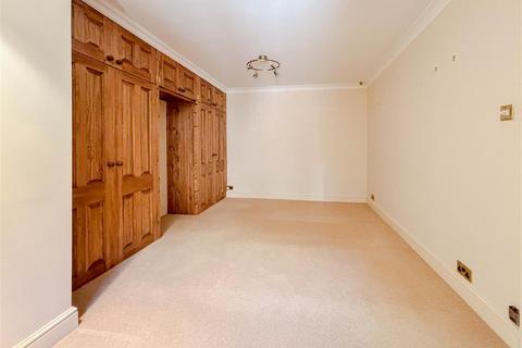 10, Regents Court Kings Road, Burnham-on-crouch, CM0 8PP