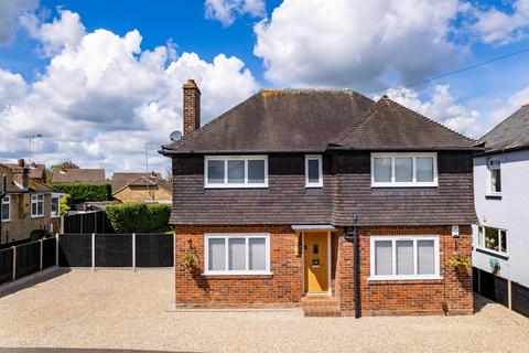 63 Cloverly Road, Ongar, CM5 9BX