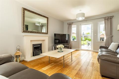 63 Cloverly Road, Ongar, CM5 9BX