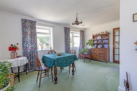 16 Ashopton Drive, Bamford, Hope Valley, S33 0BU