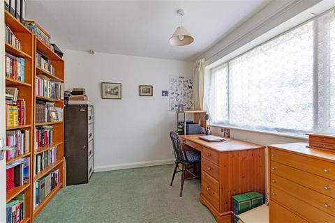 16 Ashopton Drive, Bamford, Hope Valley, S33 0BU