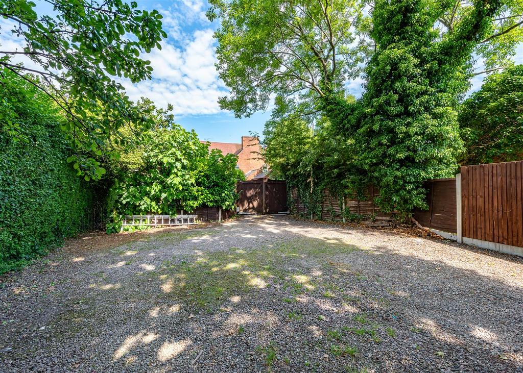 13 Paget Road-Garden 5.jpg