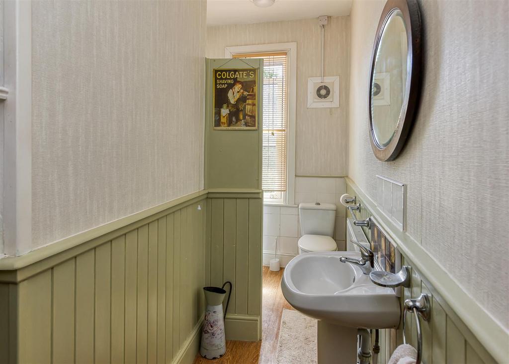 13 Paget Road-Bedroom 1 Ensuite.jpg