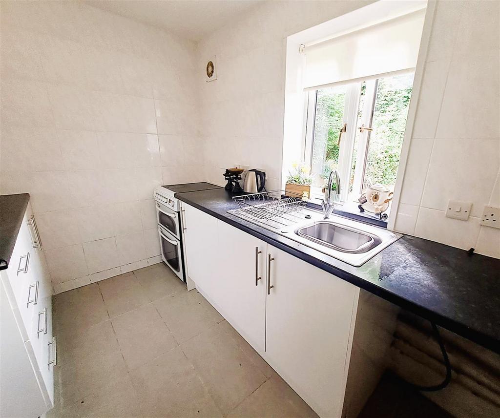 Re Fitted Kitchen