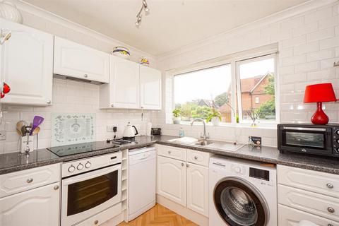 2 bedroom flat for sale, Hollington Court, St. Leonards-On-Sea