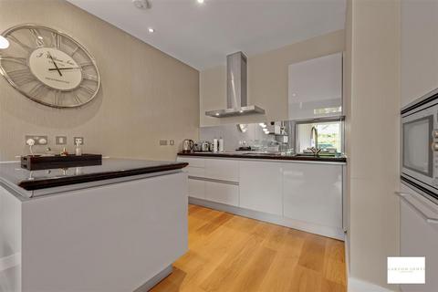 1 bedroom flat for sale, Hepworth Court, Grosvenor Waterside, 30 Gatliff Road, London, SW1W