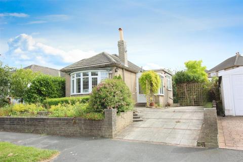 2 bedroom semi-detached bungalow for sale, Kingswear Grove, Leeds LS15