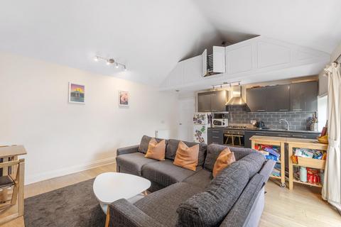 3 bedroom flat for sale, Clapham Road, SW9