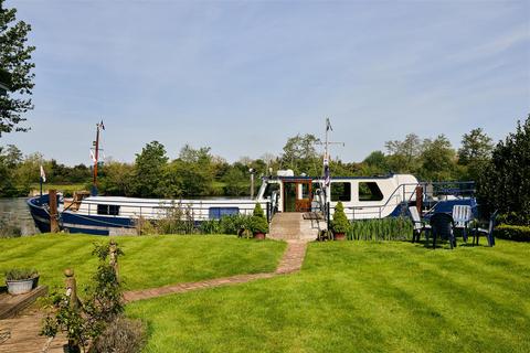 2 bedroom houseboat for sale, Spade Oak Reach, Cookham, Maidenhead