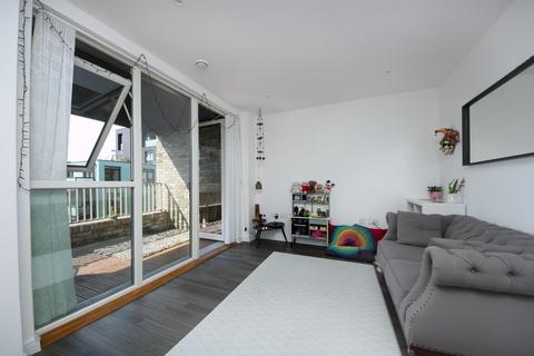 2 bedroom flat for sale, Donne Court, W3