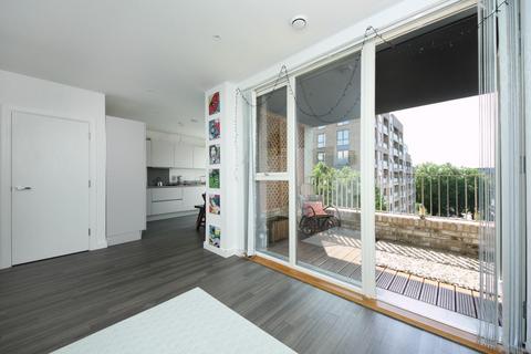 2 bedroom flat for sale, Donne Court, W3