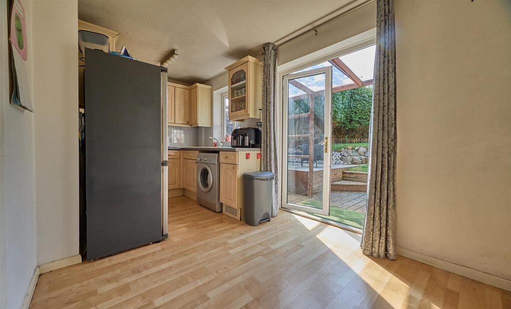 Fitted dining kitchen to rear