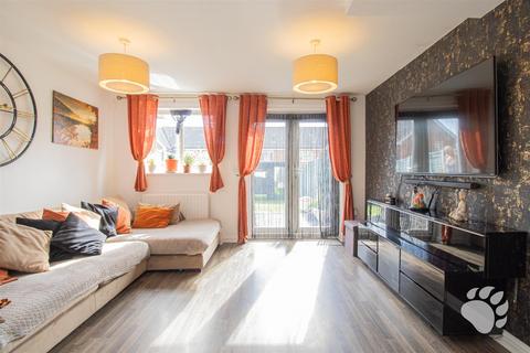 74 Beeston Courts, Laindon, Basildon, SS15 5FP