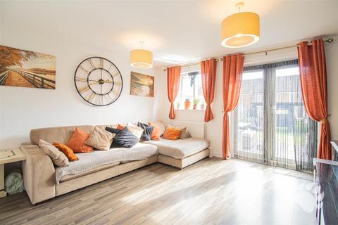 74 Beeston Courts, Laindon, Basildon, SS15 5FP