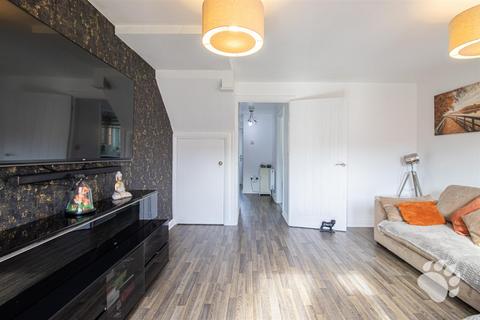 74 Beeston Courts, Laindon, Basildon, SS15 5FP
