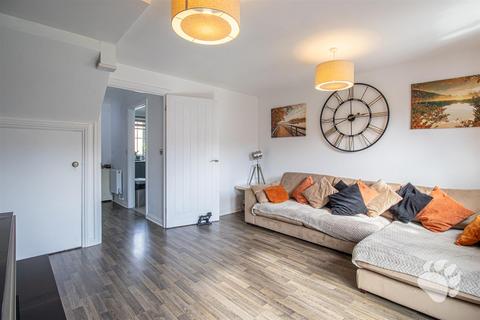 74 Beeston Courts, Laindon, Basildon, SS15 5FP