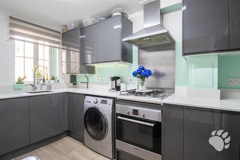 74 Beeston Courts, Laindon, Basildon, SS15 5FP