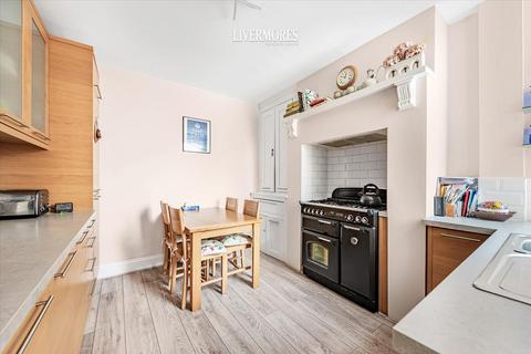 4 bedroom terraced house for sale, Heathclose Road, Dartford