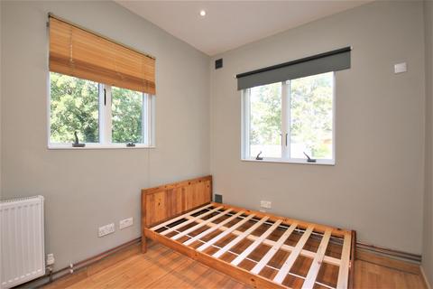 3 bedroom apartment to rent, Hanley Road, London N4