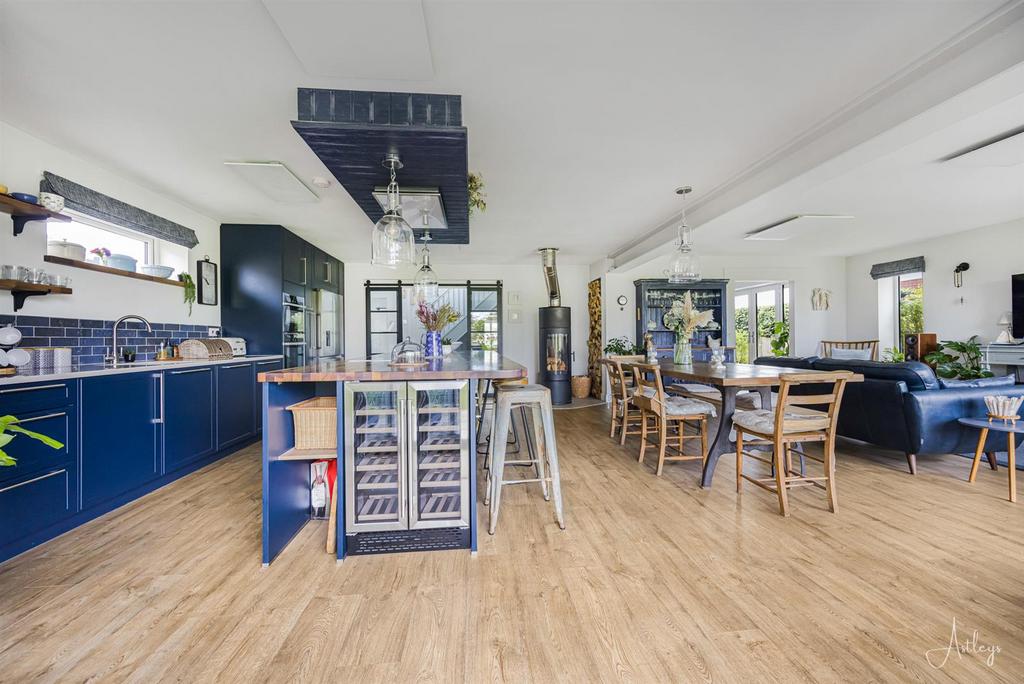 Kitchen/Breakfast Room