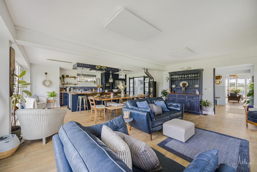 Kitchen/Breakfast Room