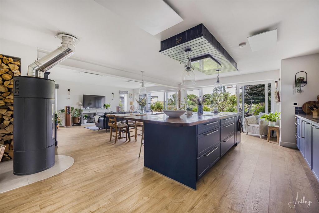 Kitchen/Breakfast Room