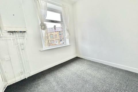 2 bedroom terraced house to rent, Sutherland Street, Colne