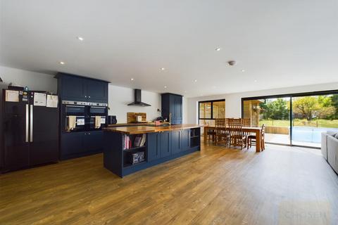 4 bedroom detached house for sale, Hucclecote Road, Gloucester