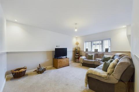 4 bedroom detached house for sale, Hucclecote Road, Gloucester