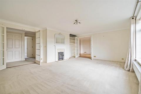 3 bedroom flat for sale, Park Road, Haslemere