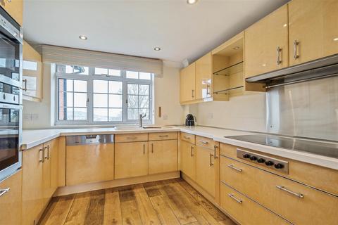 3 bedroom flat for sale, Park Road, Haslemere