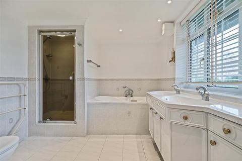 Flat 3, Rosewood Park Road, Haslemere, GU27 2NJ