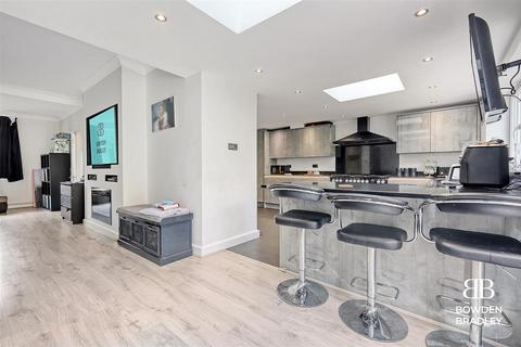 29 Manford Way, Chigwell, IG7 4JH