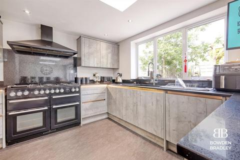 29 Manford Way, Chigwell, IG7 4JH