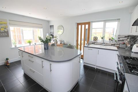 3 bedroom detached house for sale, Eglinton Drive, Chelmsford