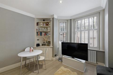 Studio for sale, Lennox Gardens, Knightsbridge SW1X