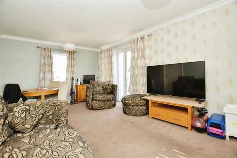 2 bedroom flat for sale, Hindon Walk, Scunthorpe