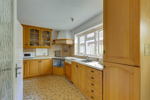 3 bedroom chalet for sale, Burford Close, Worthing