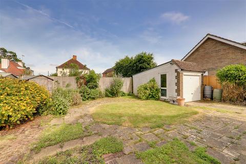 3 bedroom chalet for sale, Burford Close, Worthing