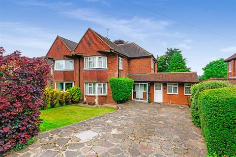 24 Hillside, Banstead, SM7 1HF