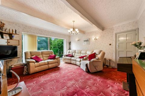 24 Hillside, Banstead, SM7 1HF