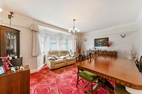 24 Hillside, Banstead, SM7 1HF