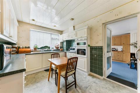 24 Hillside, Banstead, SM7 1HF