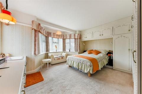 24 Hillside, Banstead, SM7 1HF