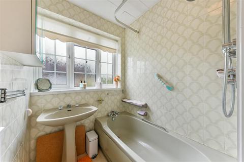 24 Hillside, Banstead, SM7 1HF
