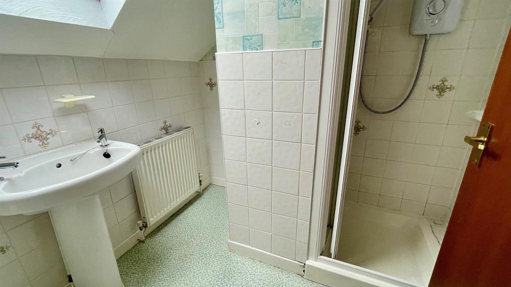 Tiled 3 piece shower room