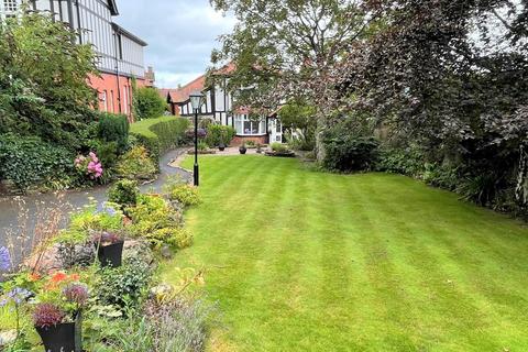 3 bedroom detached house for sale, Roumania Crescent, Craig y Don, Llandudno