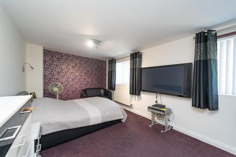 18 Park Drive, Manchester, M16 0AH